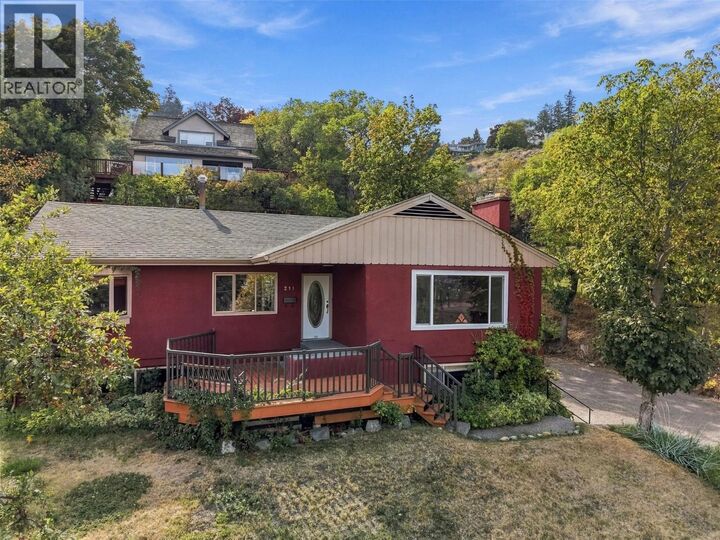 Photo de la propriété:  211 Connaught Road  BC V2C 1G5 