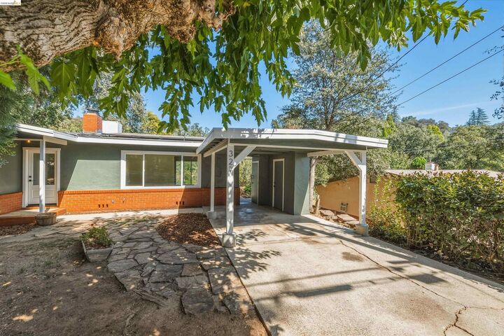 Property Photo: 327 Calaveras Way CA 95370