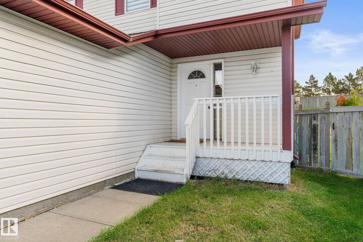 Property Photo:  9806 179 Avenue NW  AB T5X 6A6 