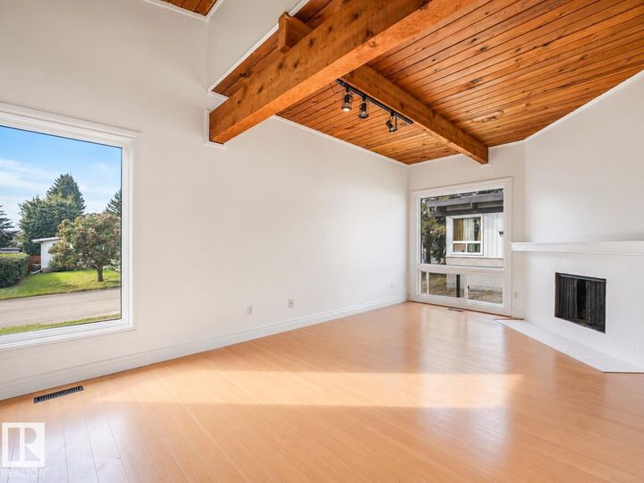 Property Photo:  544 Lee Ridge Road NW  AB T6K 2K3 