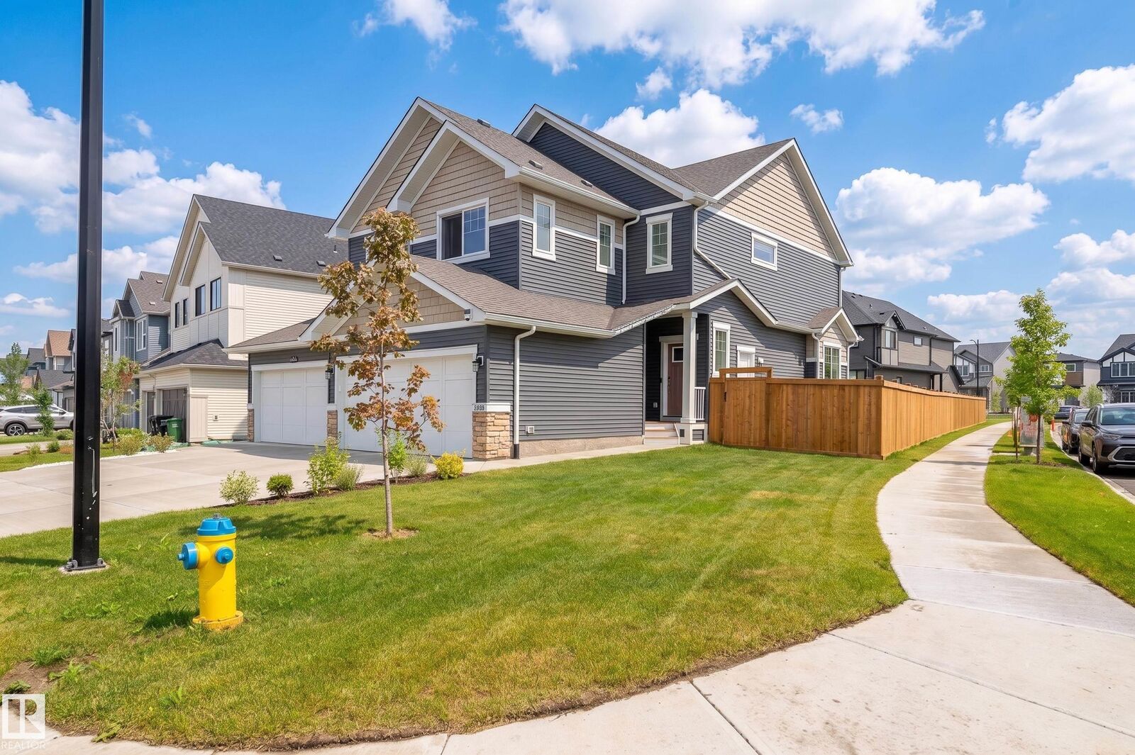 Property Photo:  4804 Cawsey Terrace SW  AB T6W 5M7 