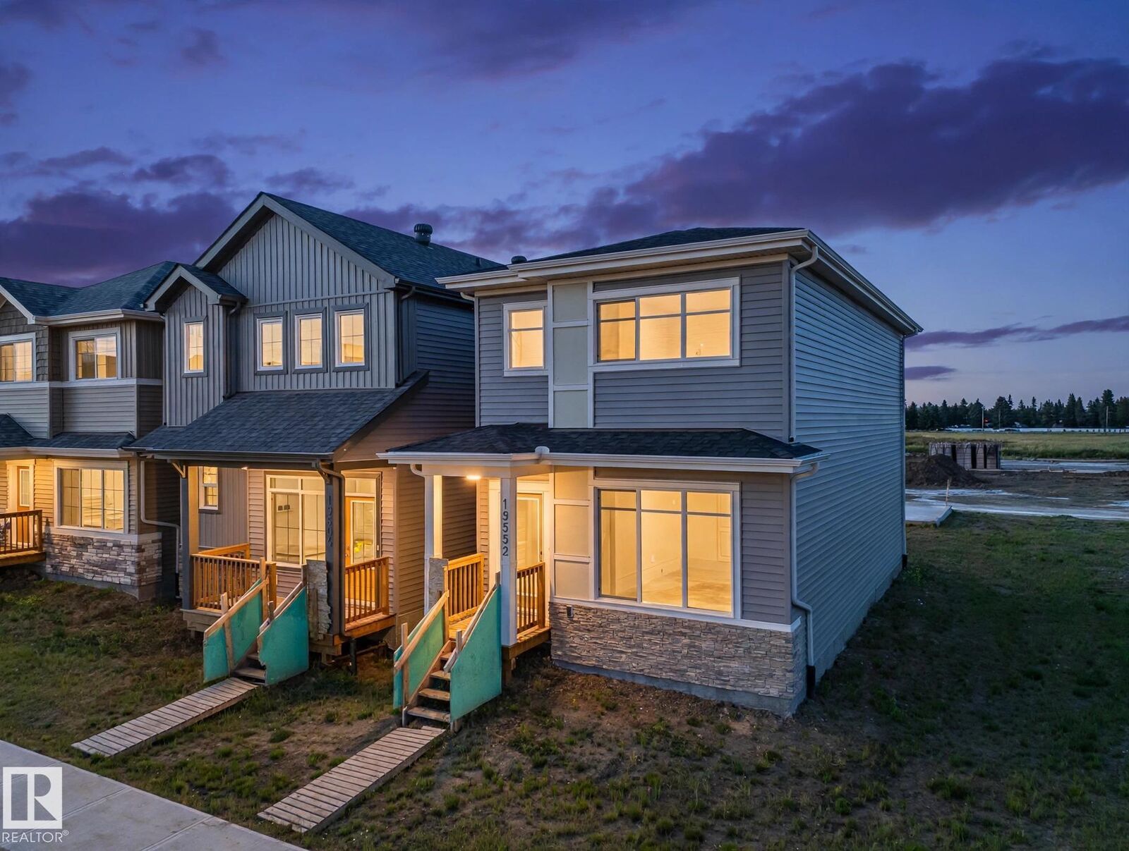 Property Photo:  19552 30 Avenue NW  AB T5T 6L5 