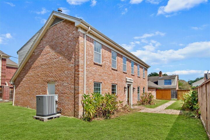 Property Photo:  2126 Potomac Drive  TX 77057 