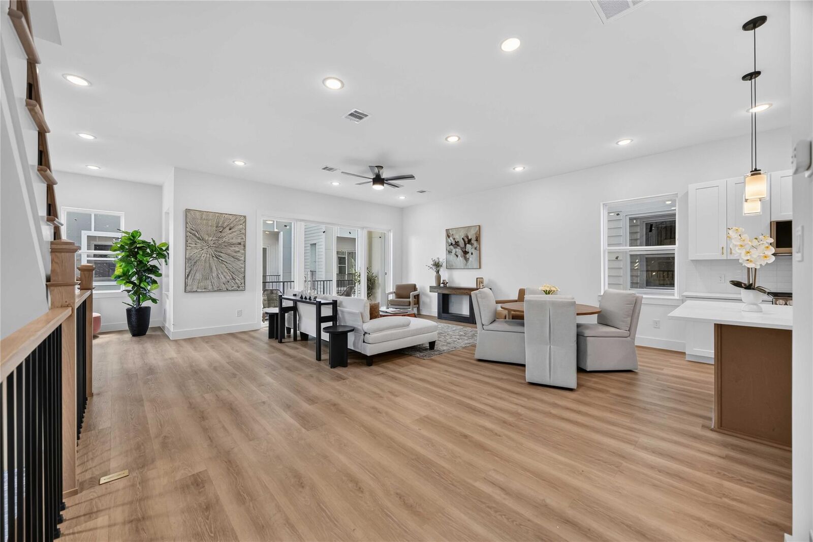 Property Photo: 320 Walthall Drive B TX 77022