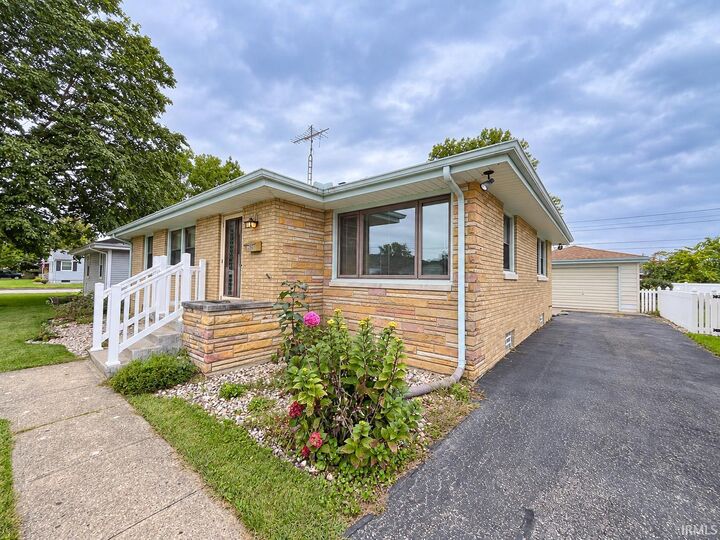 Property Photo: 716 W 12th Street IN 46544