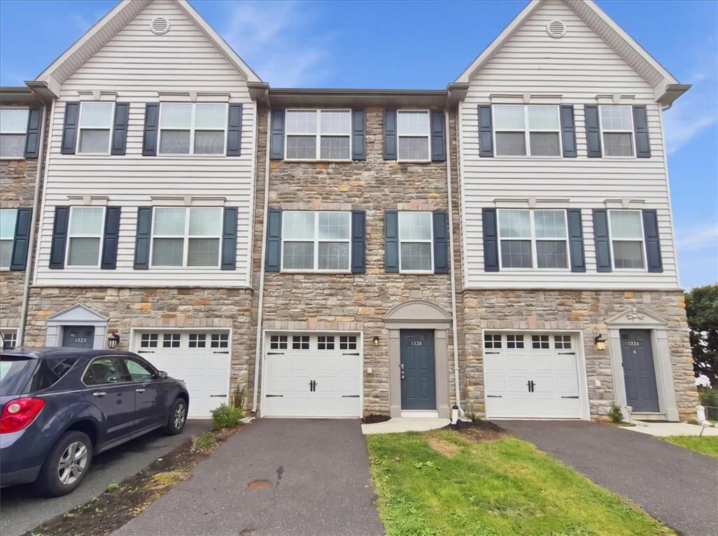 Property Photo:  1526 Brookstone Place  PA 18055 
