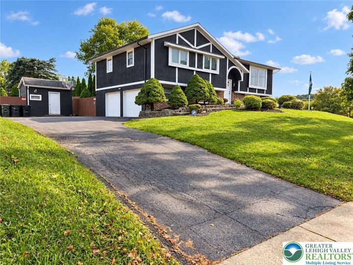 Property Photo:  2930 Oakland Road  PA 18017 