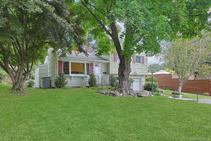 Property Photo:  5 Seward Court  NY 10548 