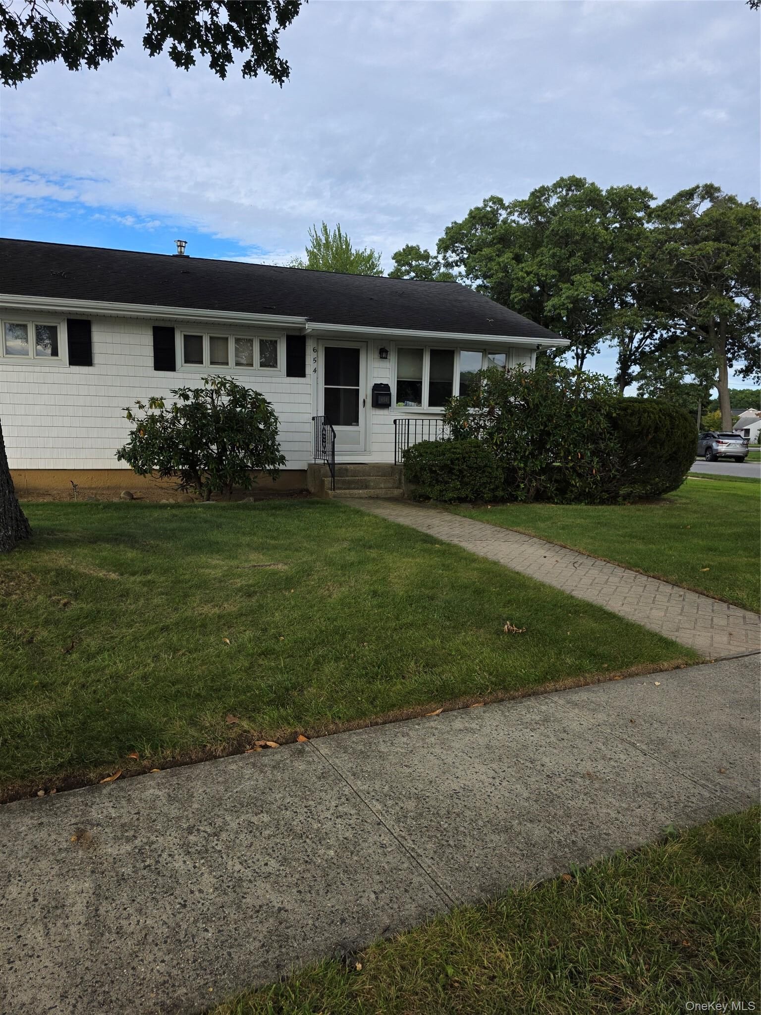 Property Photo:  654 Carlyle Avenue  NY 11010 