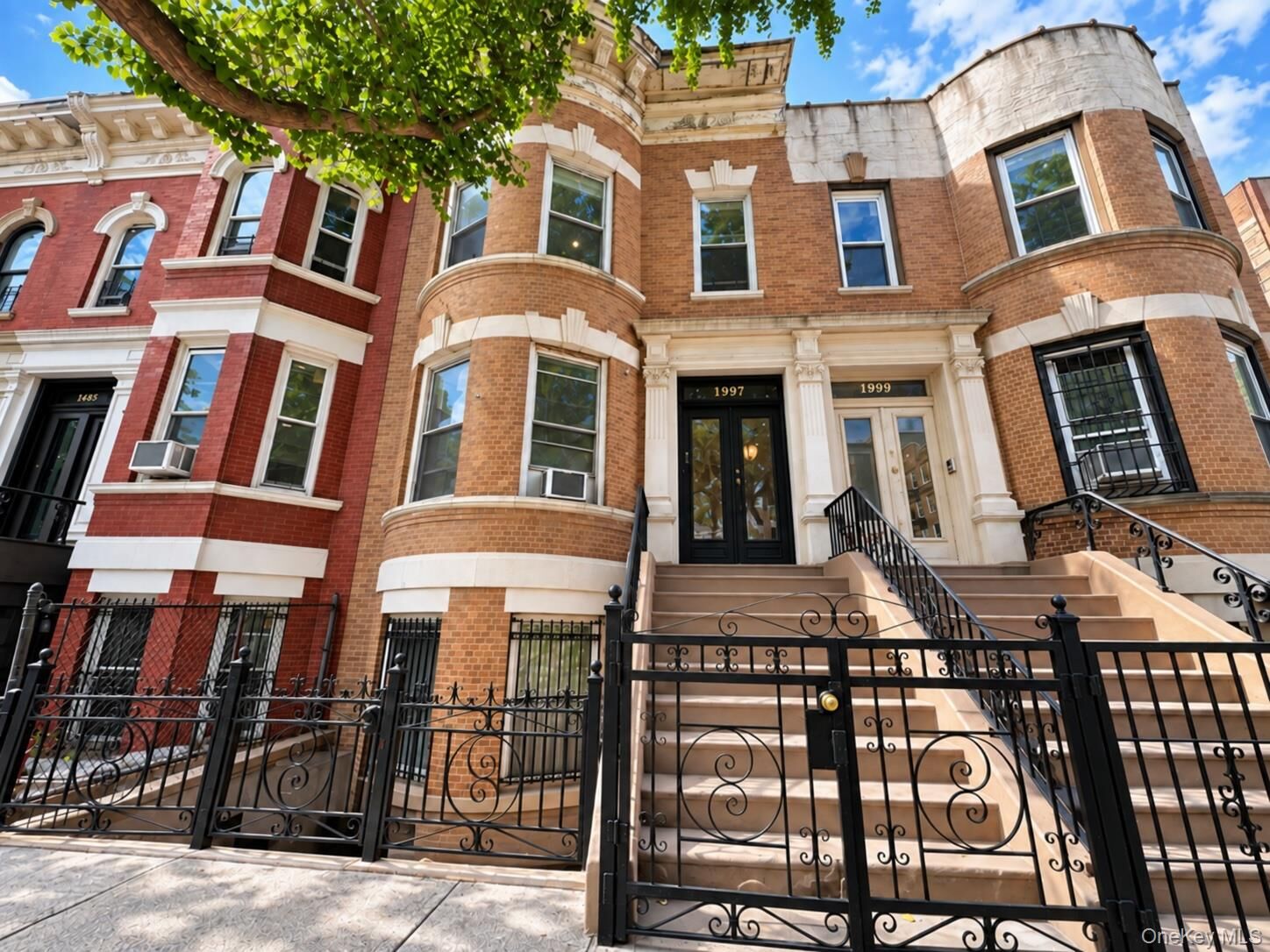 Property Photo:  1997 Morris Avenue 2  NY 10453 