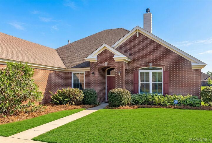 Property Photo: 8914 Alderwood Way AL 36117
