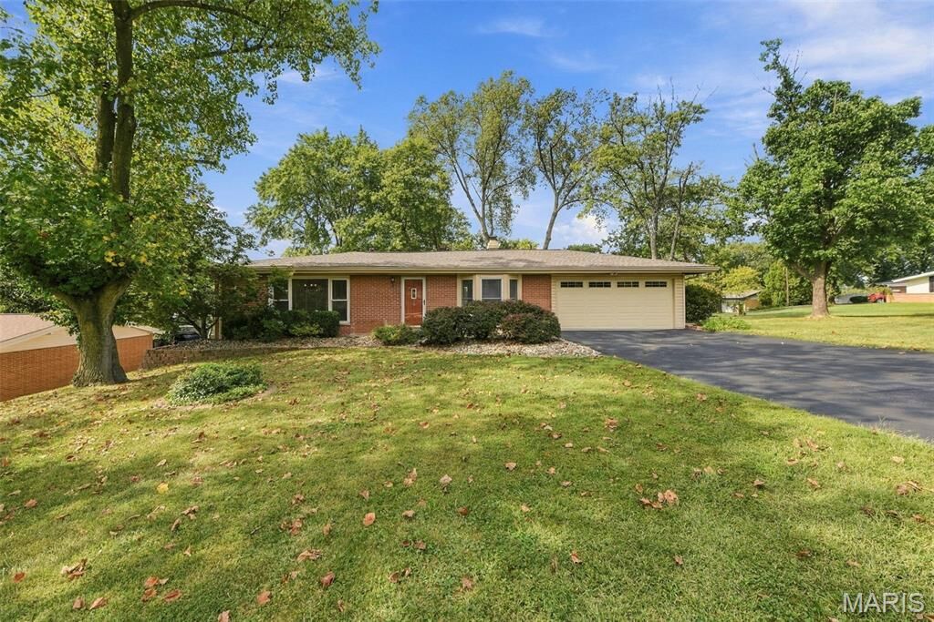 Property Photo: 1 Barbary Lane MO 63146