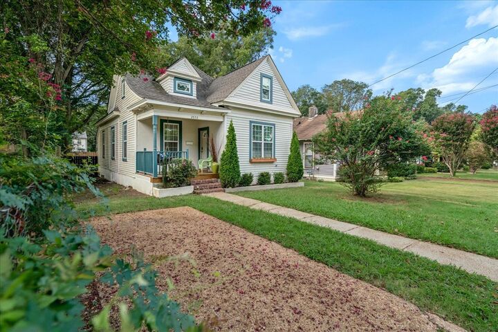 Property Photo: 2053 Vinton Ave TN 38104