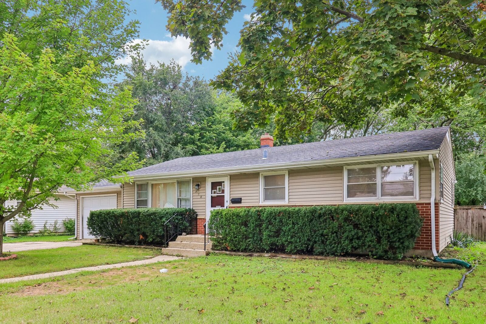 Property Photo:  370 W Margaret Terrace  IL 60013 