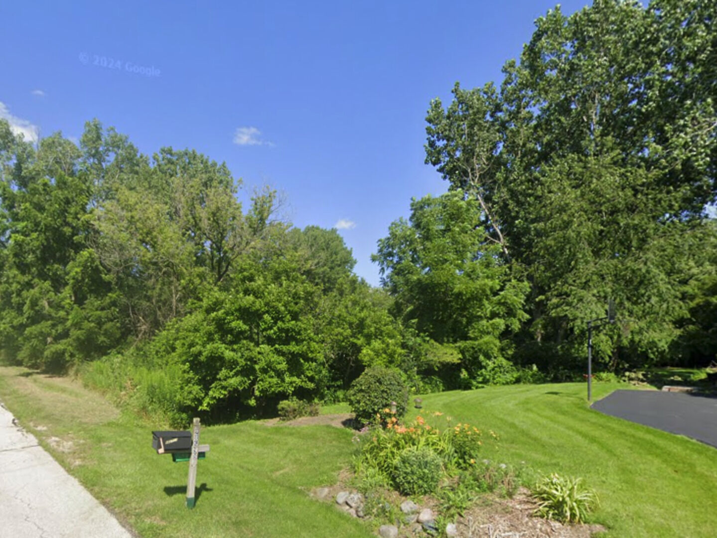 Property Photo: 28587 N Monroe Street IL 60084
