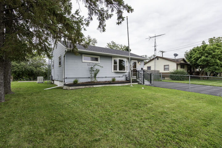 Property Photo:  2205 Mohican Road  IL 60087 