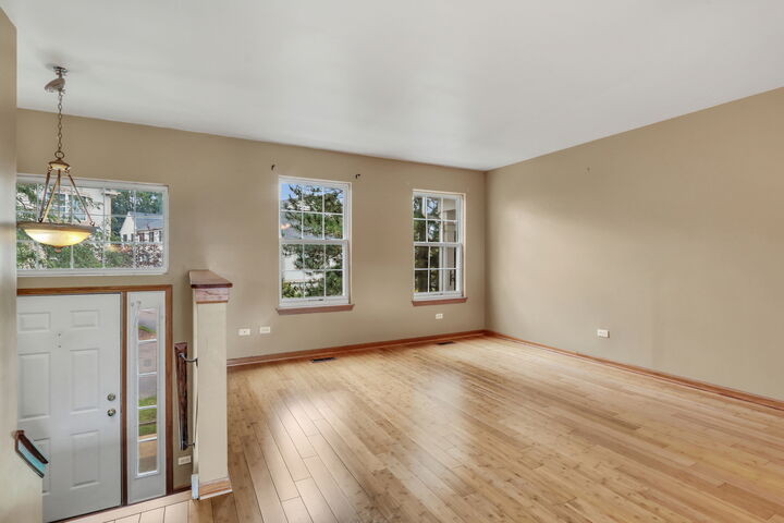 Property Photo:  2595 N Augusta Drive  IL 60083 