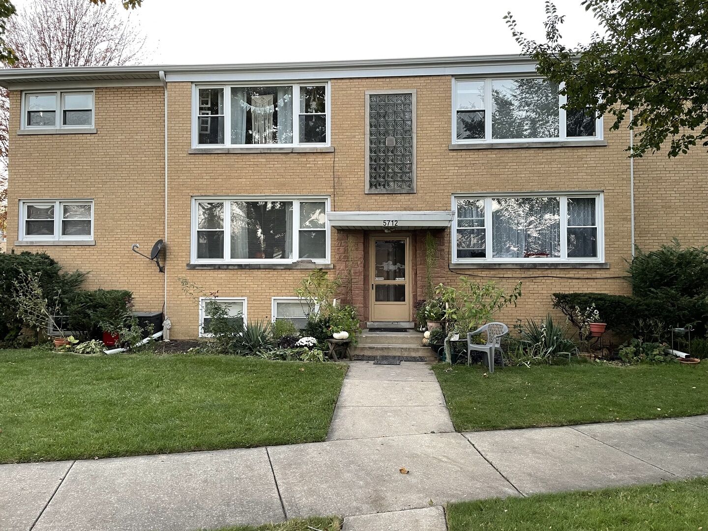 Property Photo:  5712 W Higgins Avenue Garden  IL 60630 