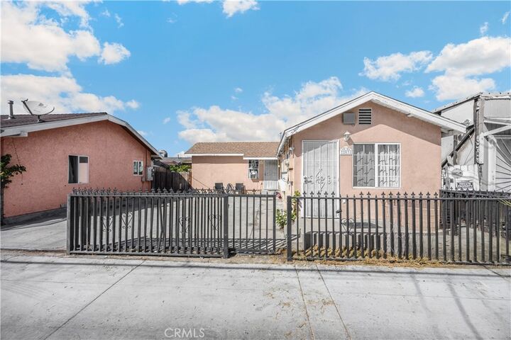 Property Photo: 2031 E Spaulding Way CA 90804
