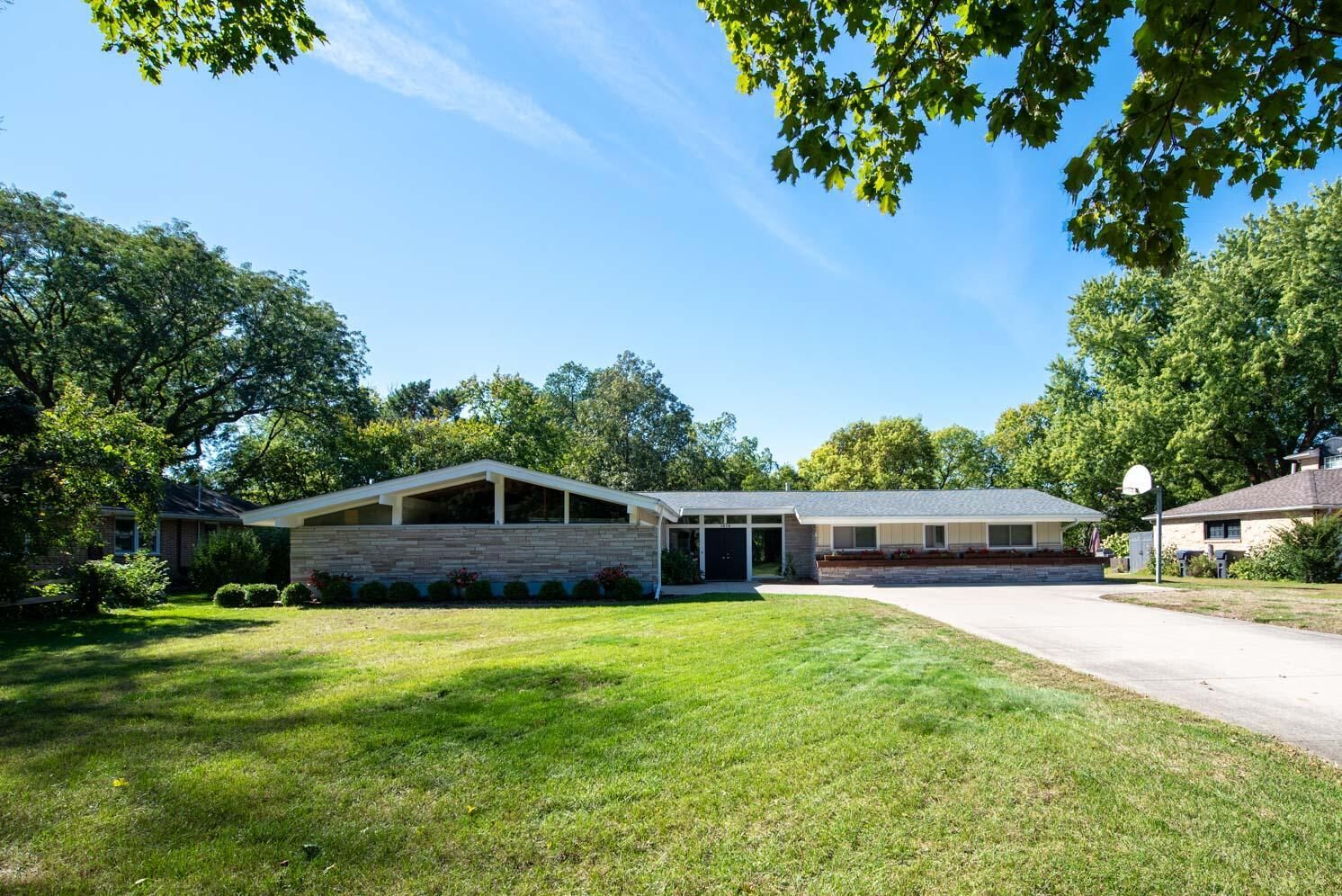 Property Photo:  1214 W River Drive  MN 56001 