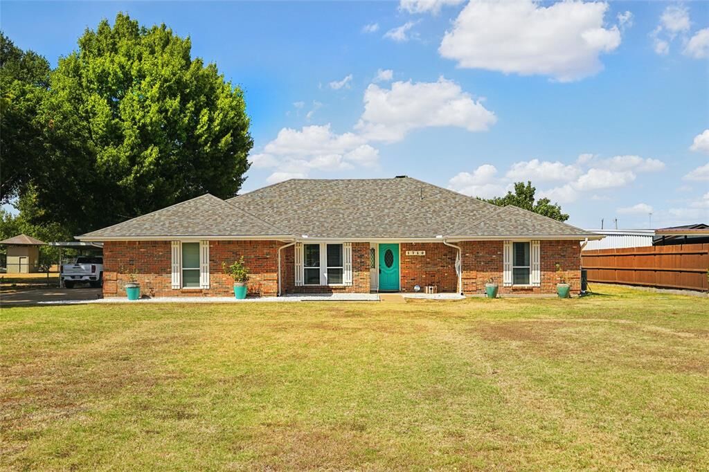 Property Photo: 1710 Vineyard Road TX 75052