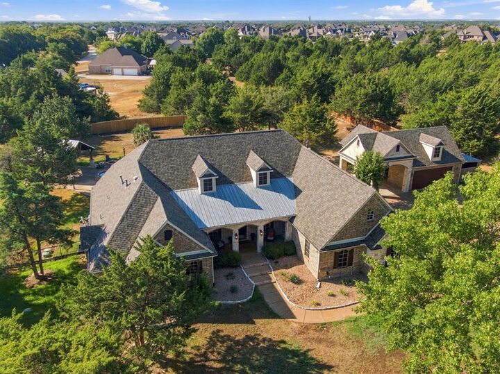 Photo de la propriété:  4050 Wisteria Trail  TX 76065 
