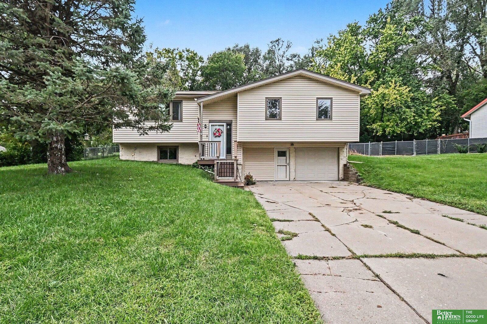 Property Photo:  7830 Raven Oaks Drive  NE 68152 