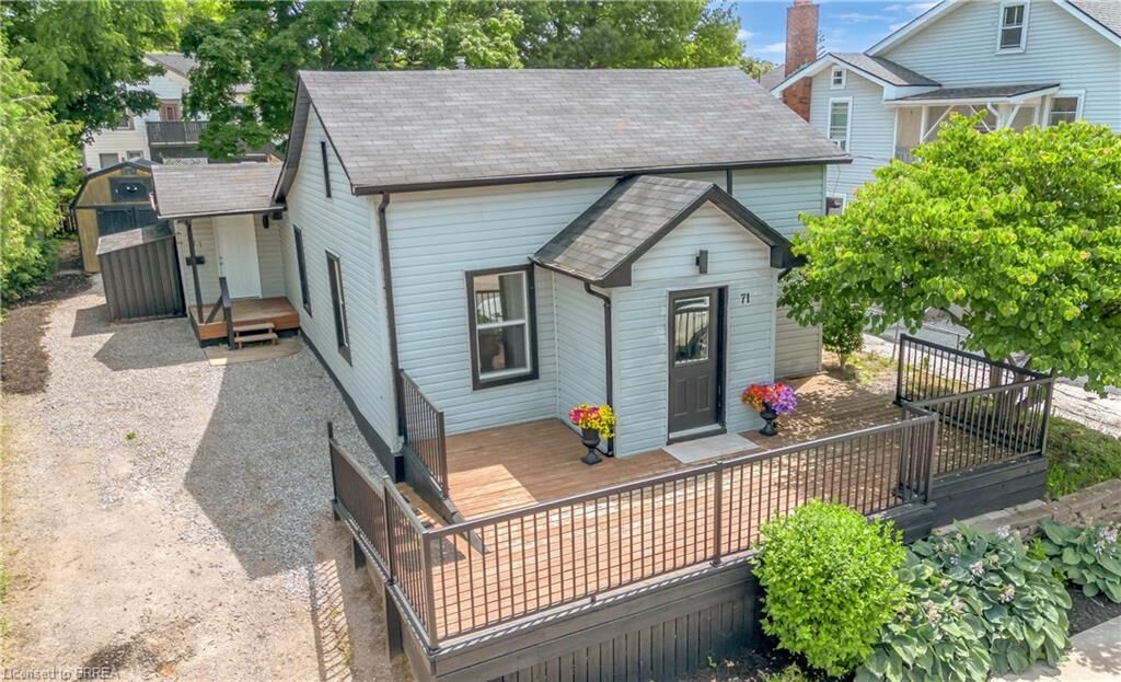 Property Photo:  71 Kent Street N  ON N3Y 3S3 