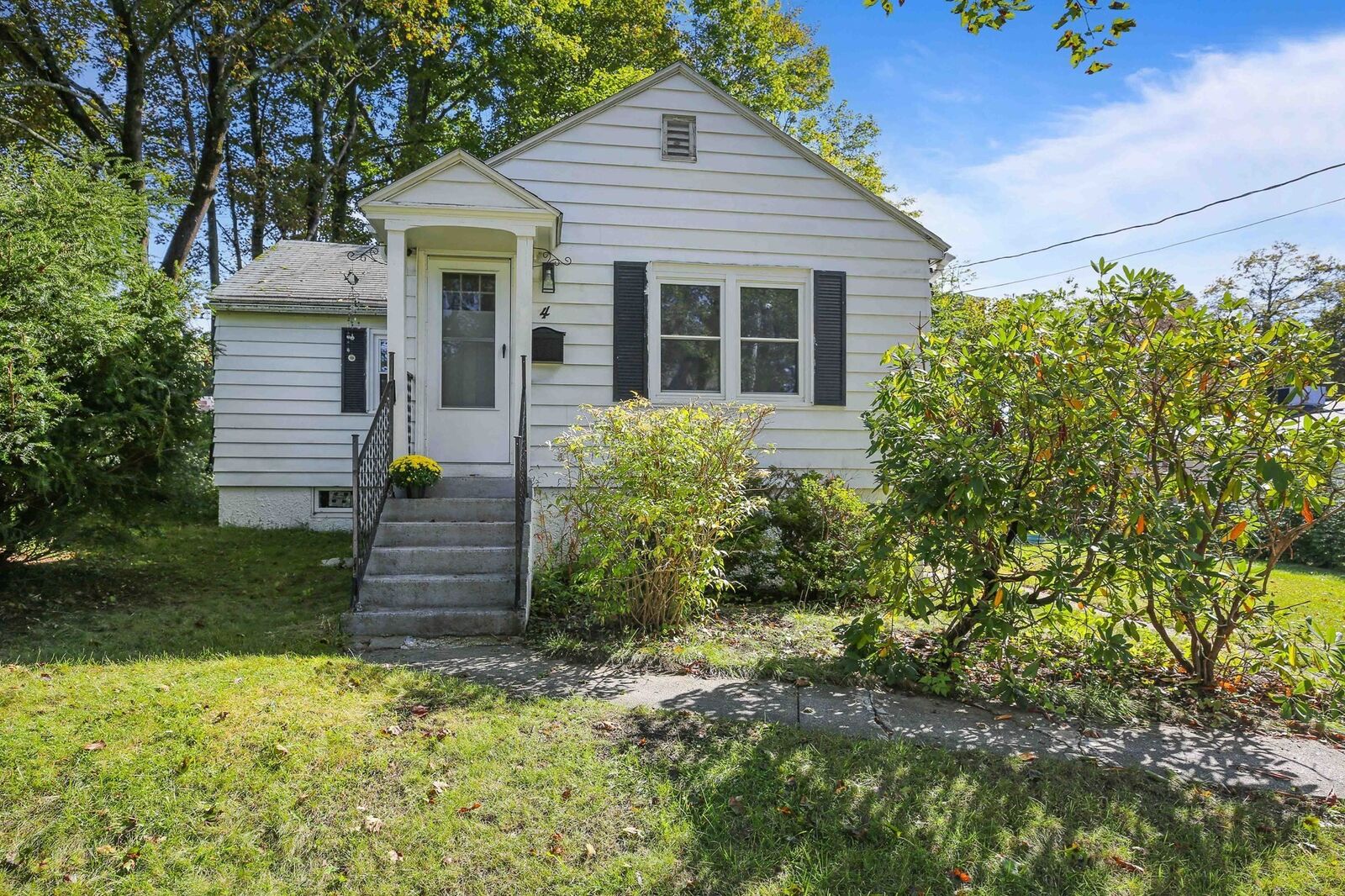 Property Photo:  4 Pomona Rd  MA 01602 