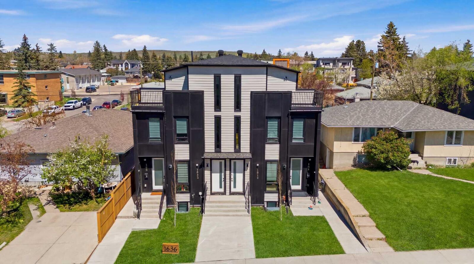 Property Photo:  1636 19 Avenue NW  AB T2M 1B1 