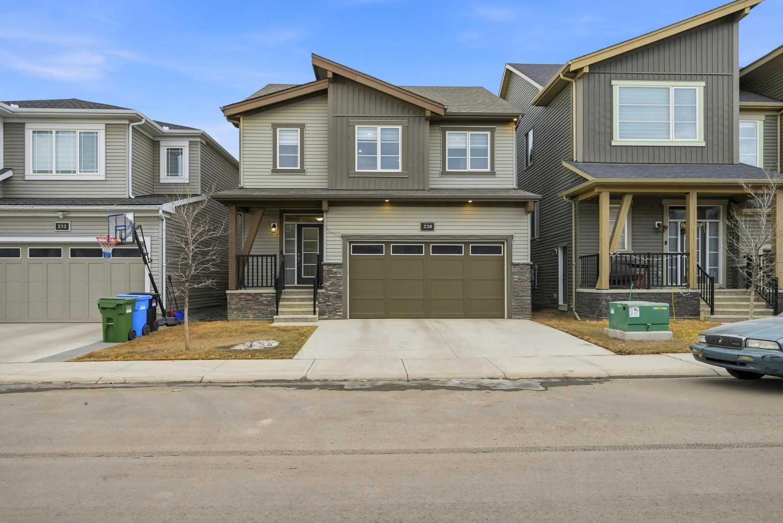 Property Photo:  228 Carringham Road NW  AB T3J 1V4 