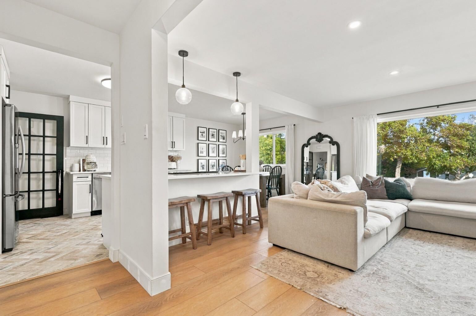 Photo de la propriété: 6031 Thornbank Drive NW AB T2K 3P4