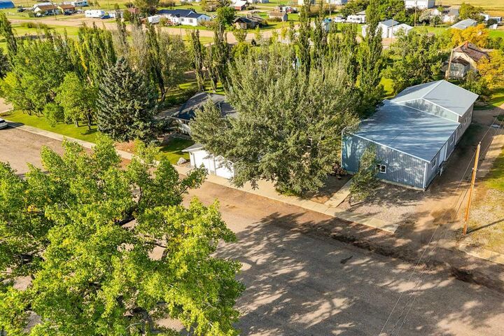 Property Photo:  150 Chudleigh Street  AB T0K 0W0 