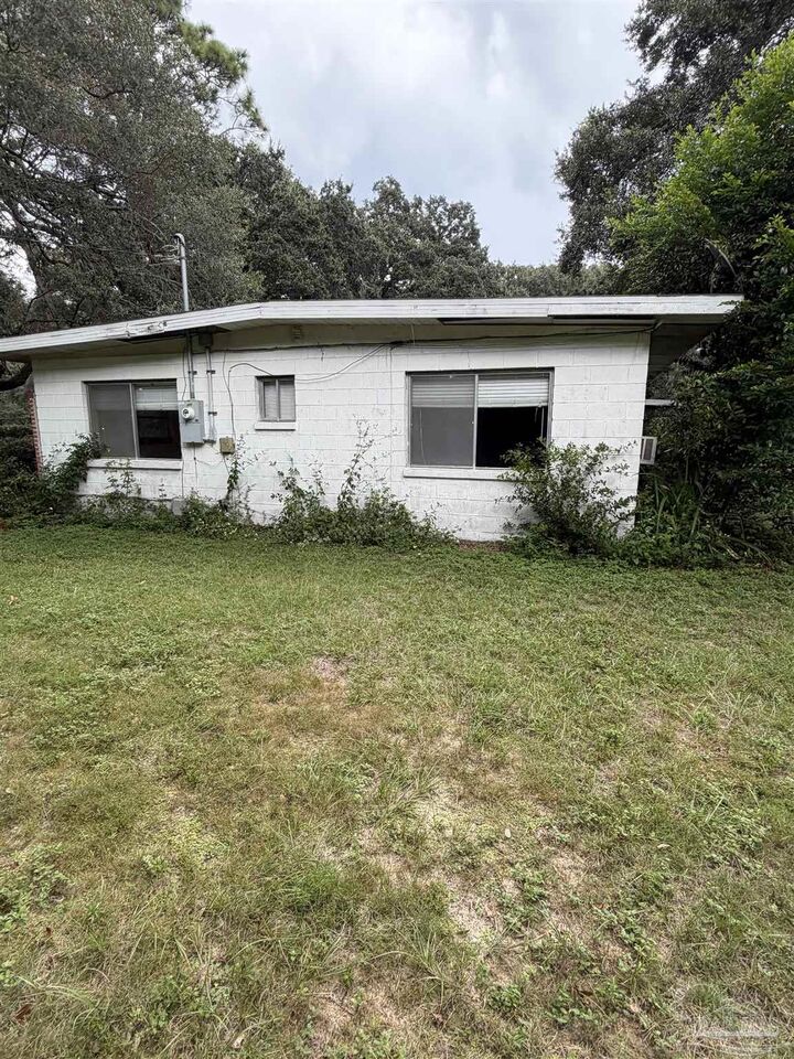 Property Photo: 3551 Raines St FL 32514