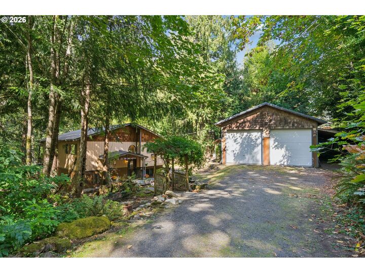 Property Photo: 69555 E Fairway Ave OR 97067