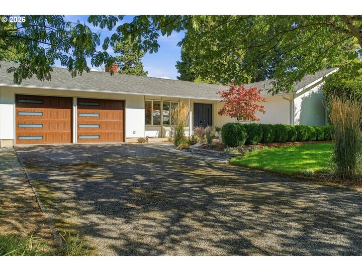 Property Photo: 3465 Strathmore Pl OR 97405