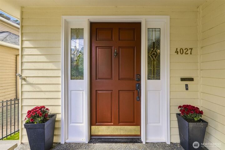Property Photo: 4027 35th Avenue W WA 98199