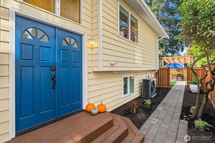 Property Photo: 6723 Dibble Avenue NW WA 98117