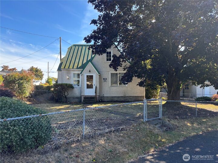 Property Photo: 513 7th Street WA 98264