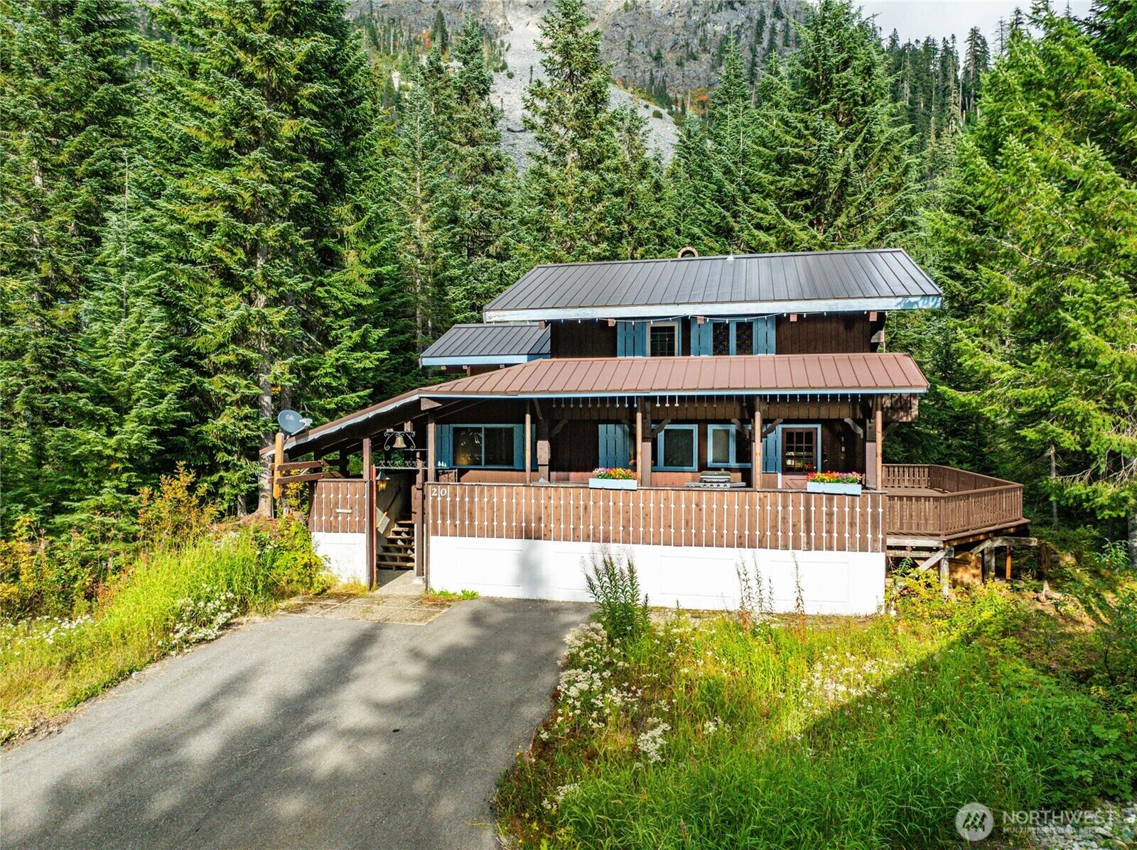 Property Photo:  20  Alpental Strasse  WA 98045 