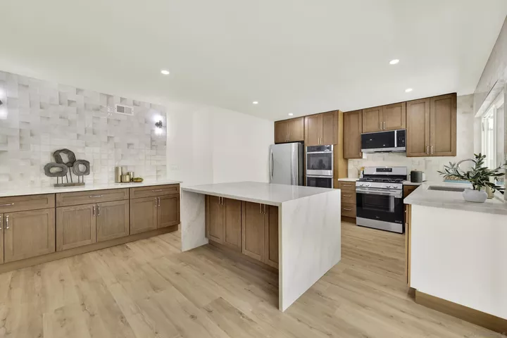 Property Photo: 12621 Opimo Dr CA 92128