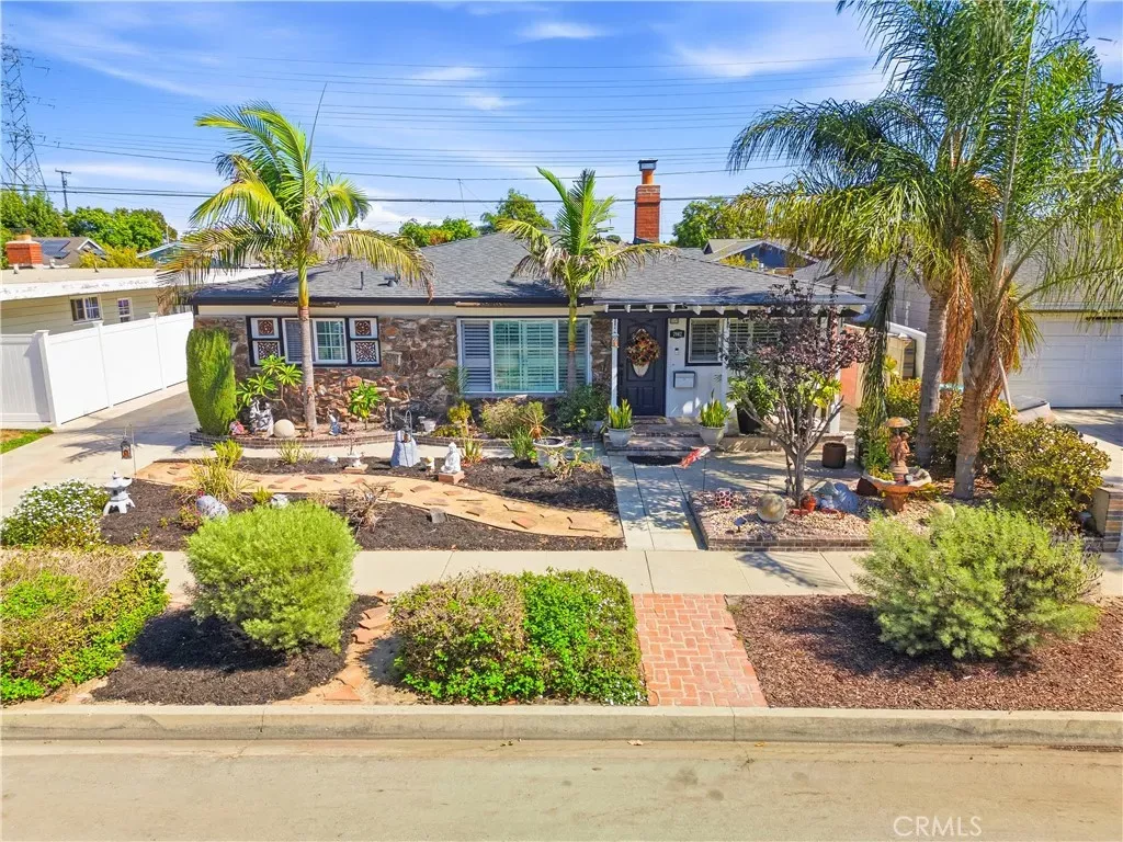 Property Photo: 2102 Pattiz Avenue CA 90815