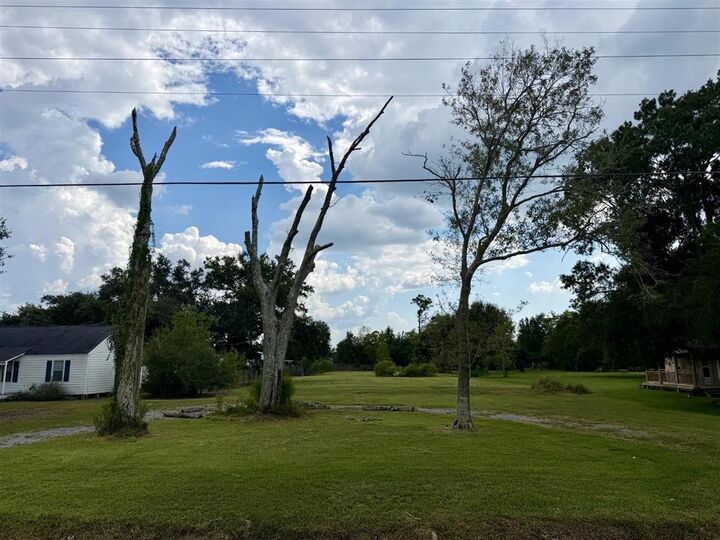 Property Photo: 1193 W Tank Farm Road W LA 70605