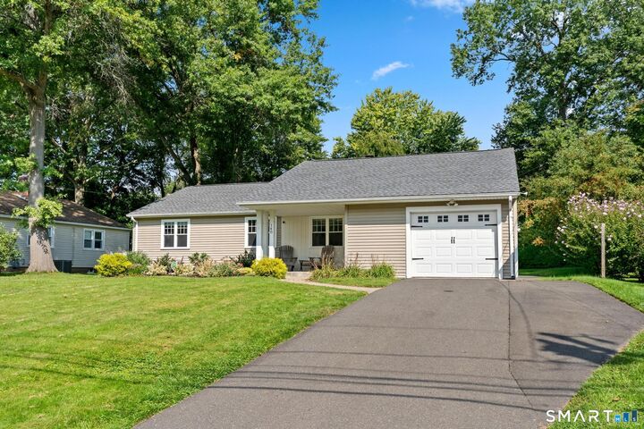 Property Photo:  148 Brewster Road  CT 06117 