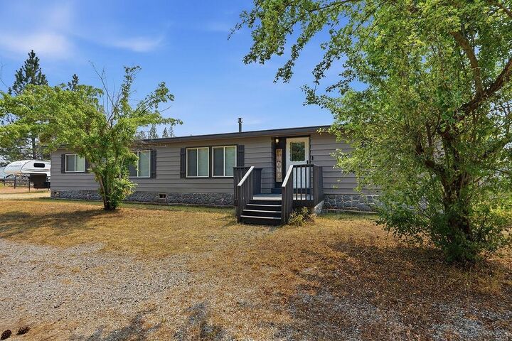 Property Photo: 3210 E Denison-Chattaroy Rd WA 99003