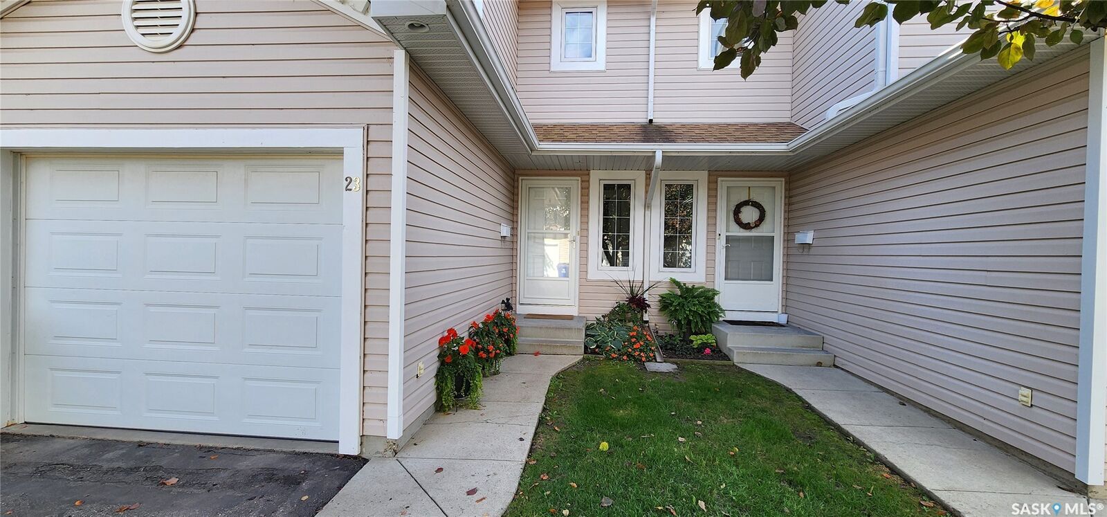 Property Photo:  215 Pinehouse Drive 23  SK S7K 6N9 