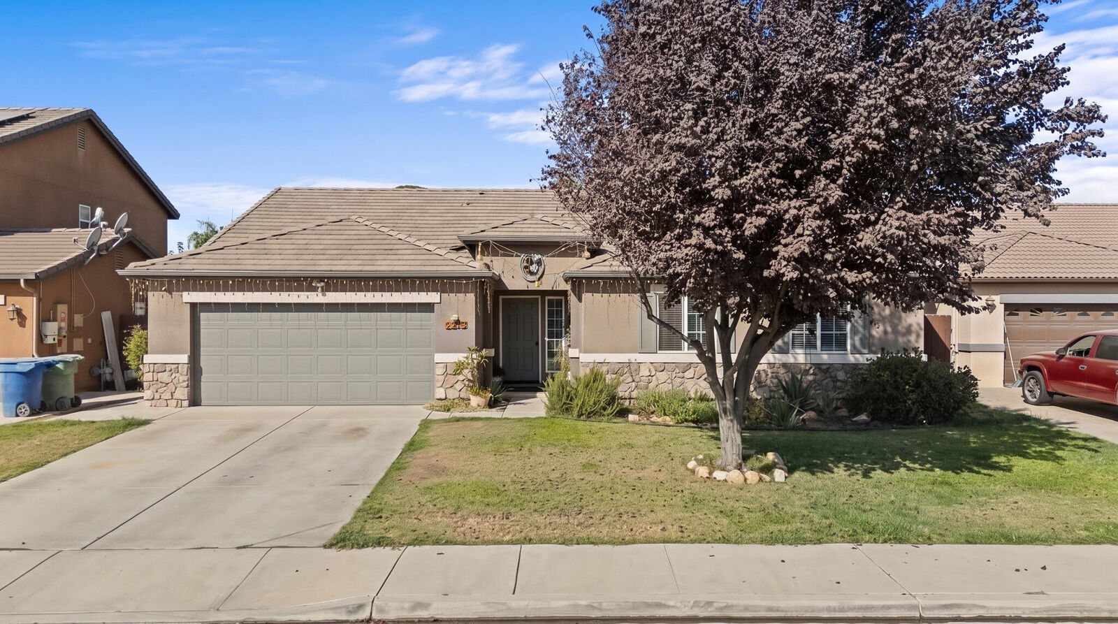 Property Photo:  2215 Fiori Street  CA 93215 