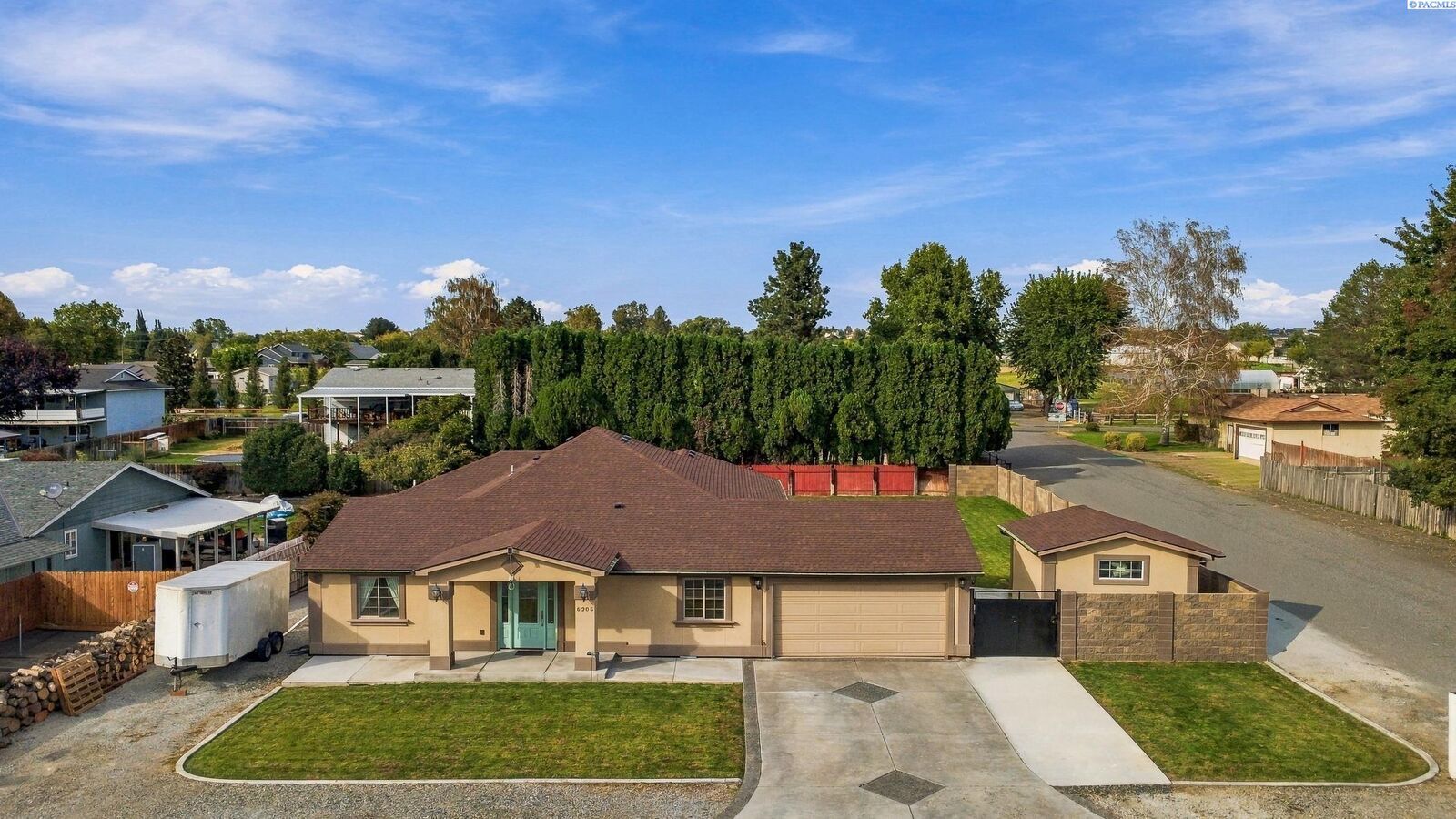 Property Photo:  6205 Melville Rd  WA 99301 