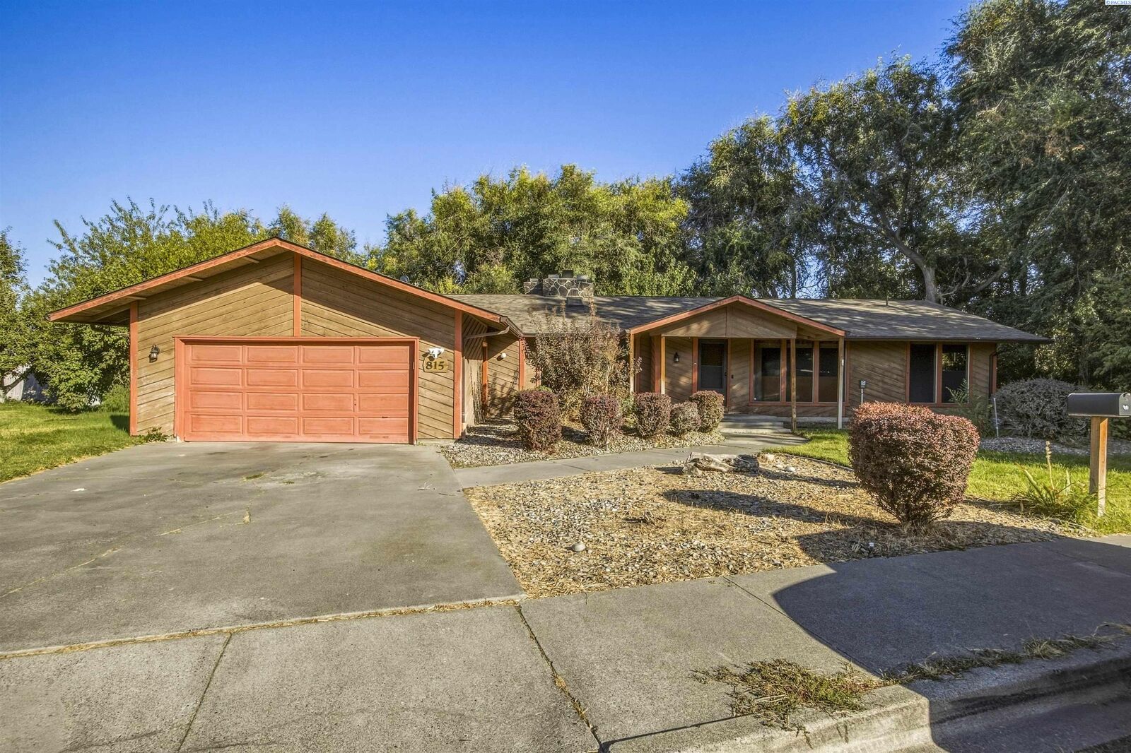 Property Photo: 815 S Anderson St WA 99336