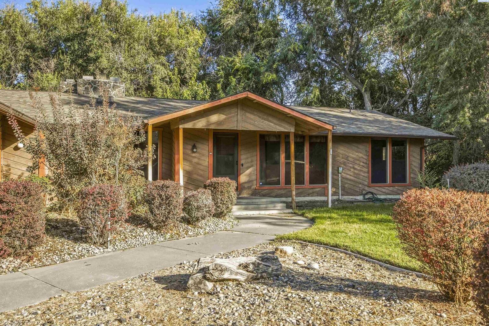 Property Photo:  815 S Anderson St  WA 99336 